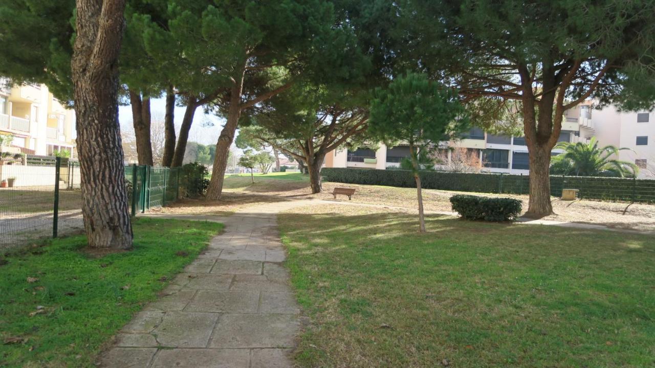 Sol-Y-Days Los Amigos: Garden-Level Studio with Terrace Near Beach Le Grau-du-Roi Exterior photo