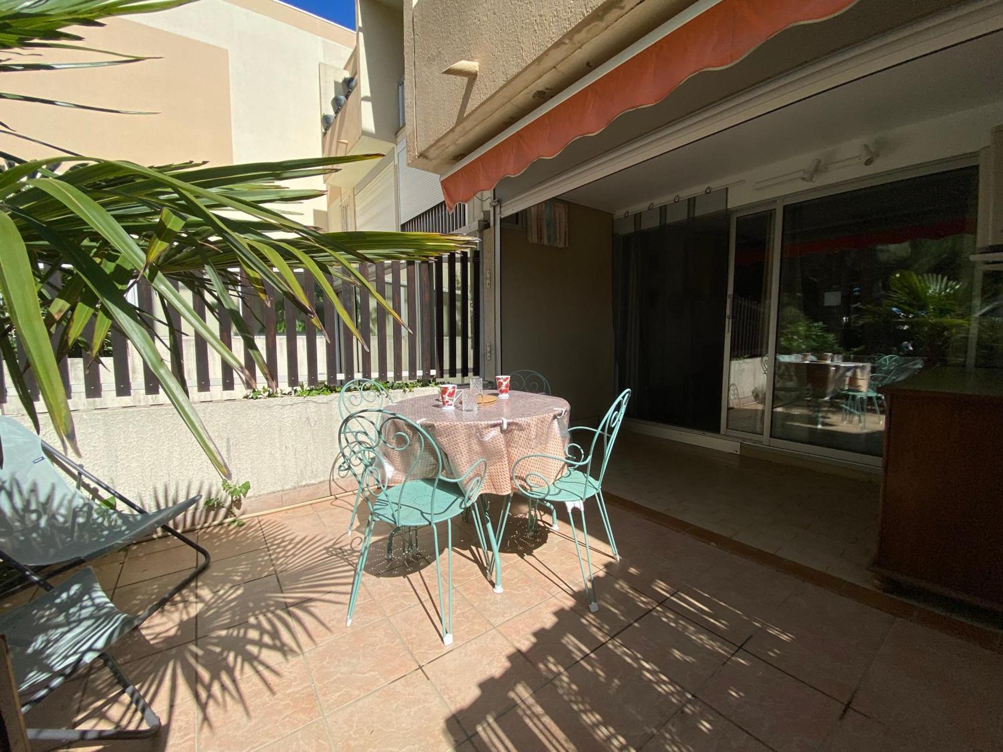 Sol-Y-Days Los Amigos: Garden-Level Studio with Terrace Near Beach Le Grau-du-Roi Exterior photo