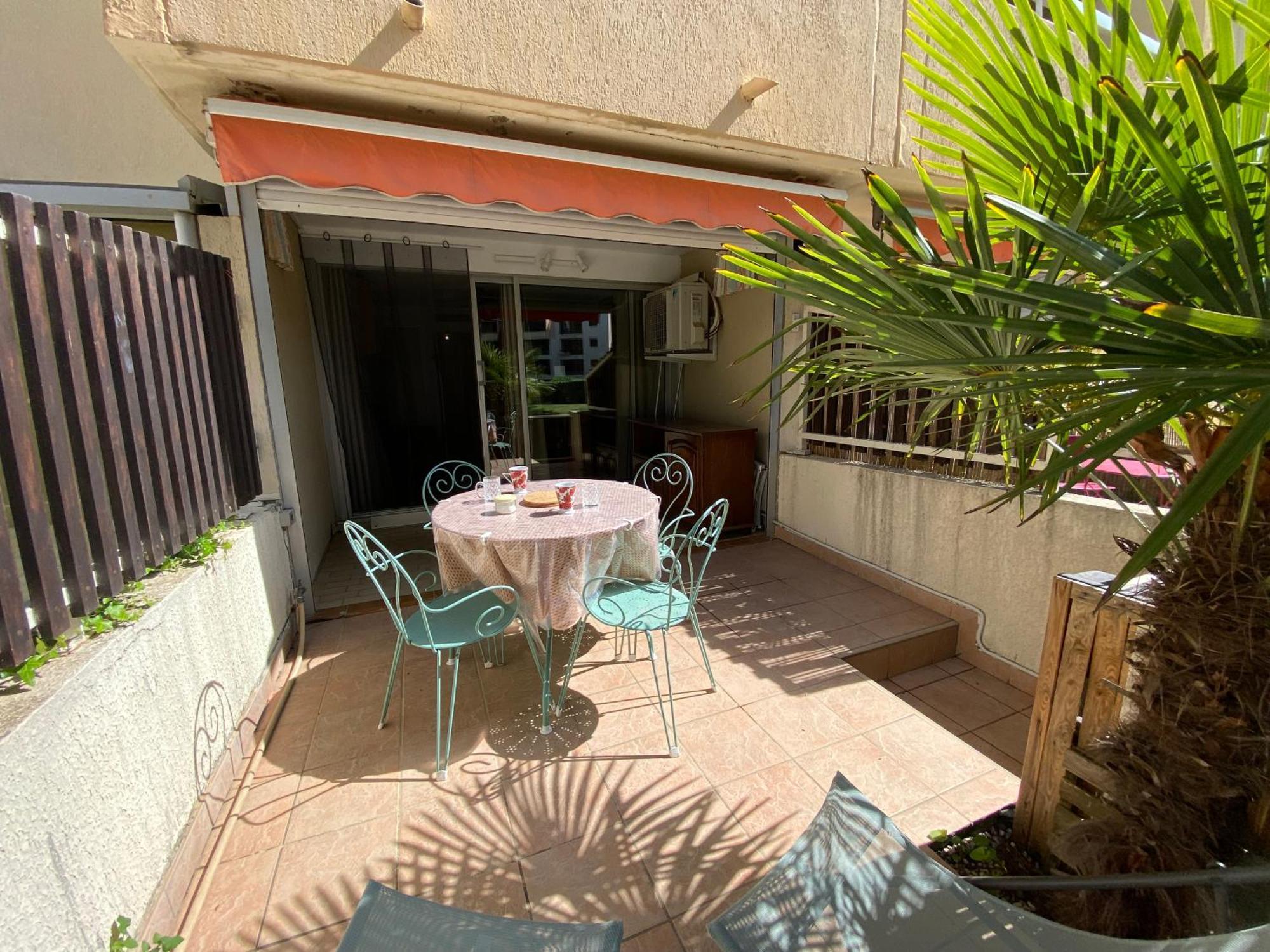Sol-Y-Days Los Amigos: Garden-Level Studio with Terrace Near Beach Le Grau-du-Roi Exterior photo